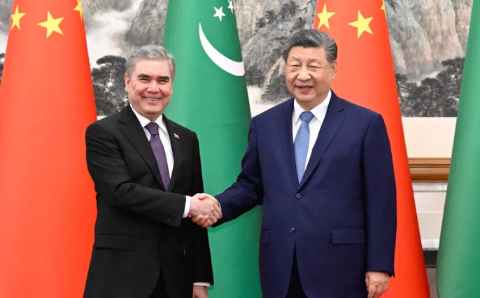 习近平会见土库曼斯坦民族领袖、人民委员会主席别尔德穆哈梅多夫