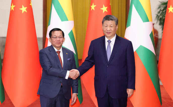 习近平同缅甸总统敏昂莱会谈